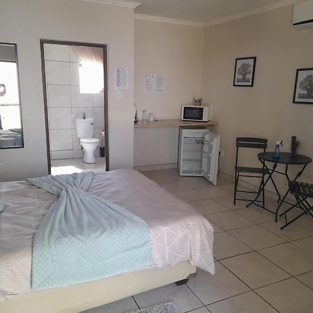 Eden Chalets Windhoek Buitenkant foto