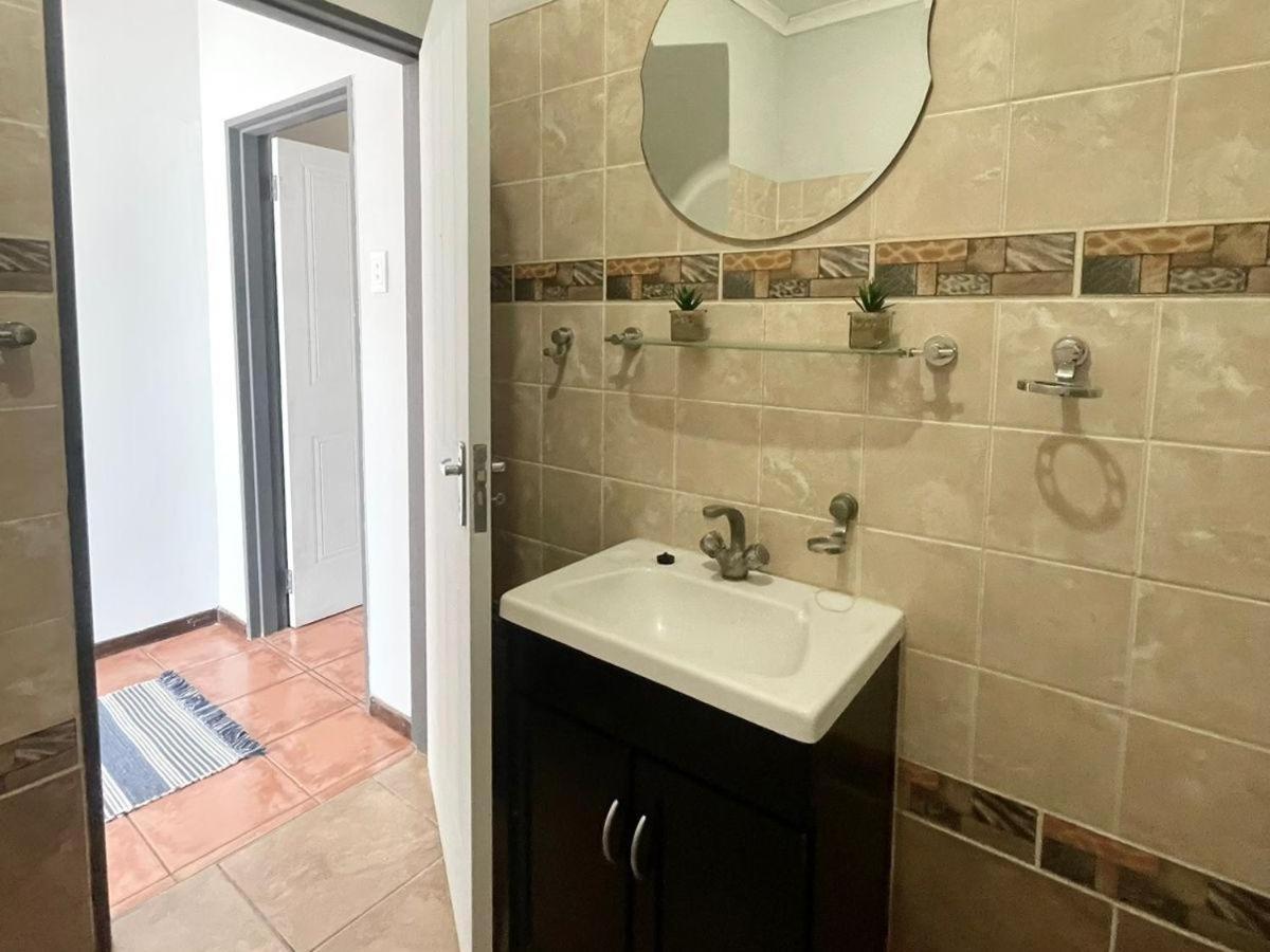 Eden Chalets Windhoek Kamer foto