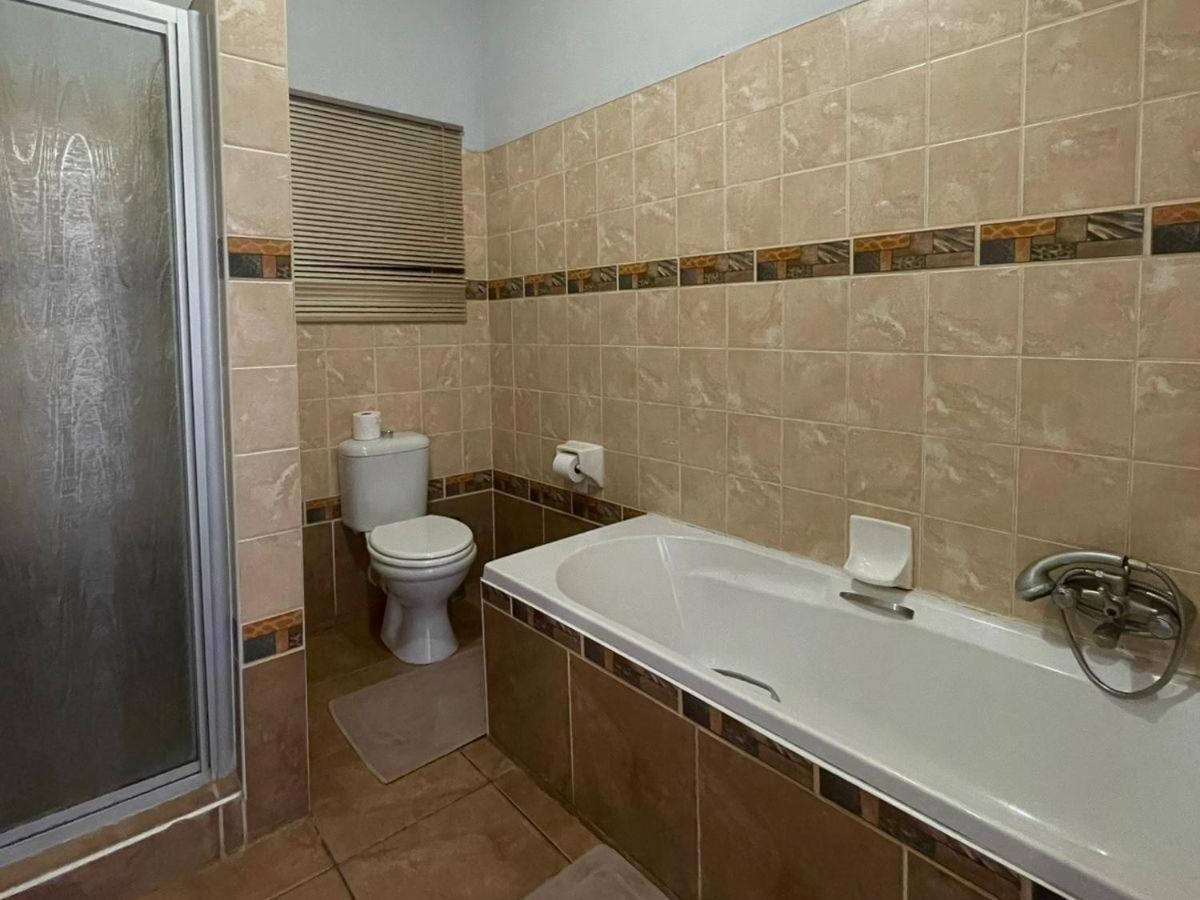 Eden Chalets Windhoek Kamer foto