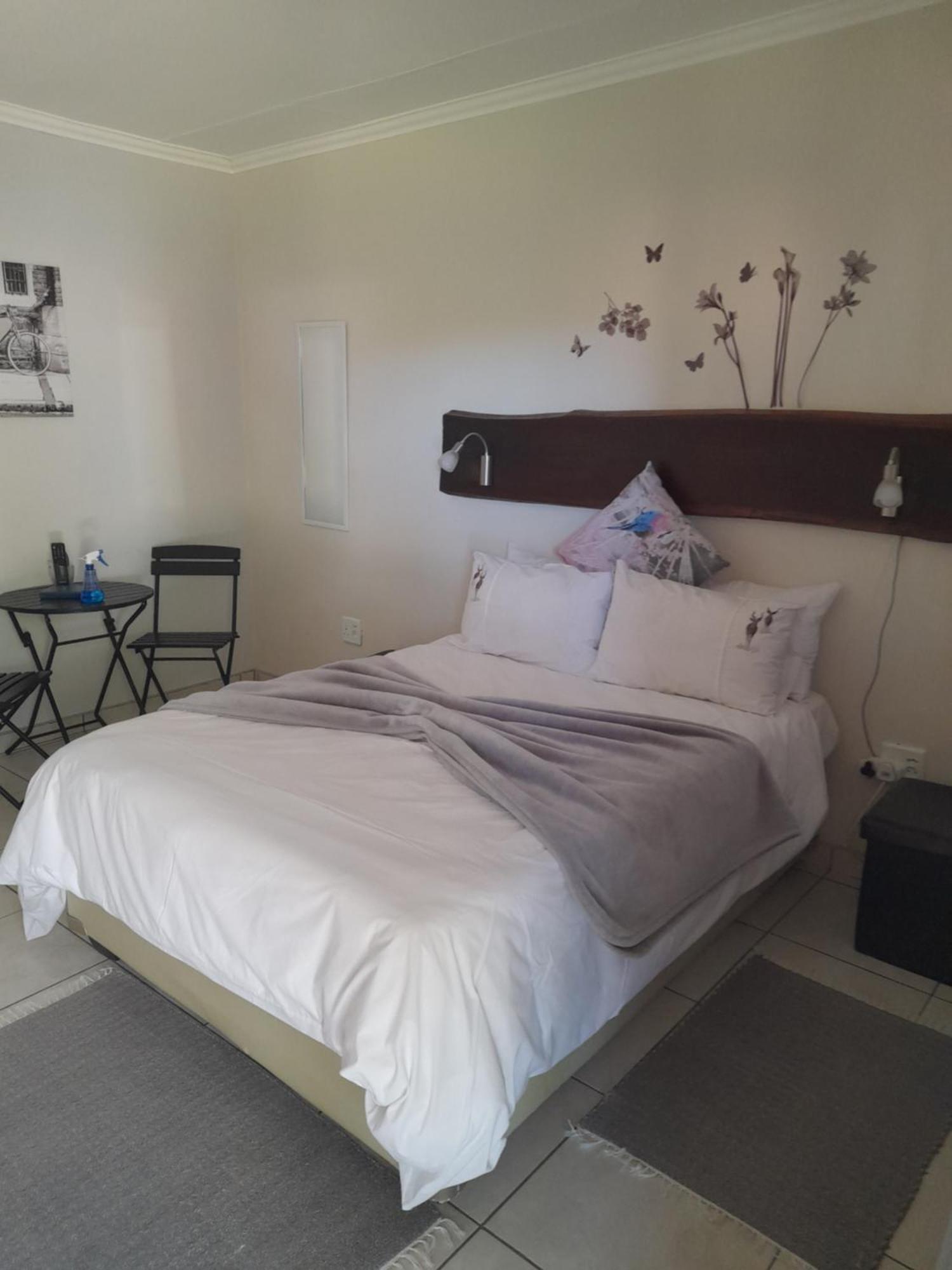 Eden Chalets Windhoek Buitenkant foto