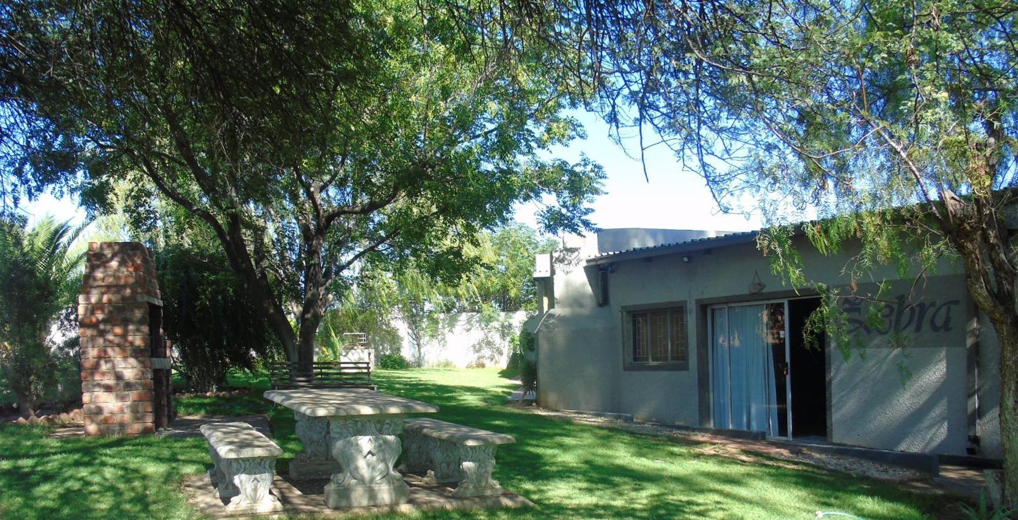 Eden Chalets Windhoek Buitenkant foto